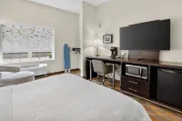 Holiday Inn & Suites DALLAS-ADDISON by IHG