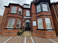 Crescent Lodge Guest House - Bed and Breakfasts