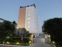 Lemon Tree Hotel Chandigarh Hotels near Hyatt entrance