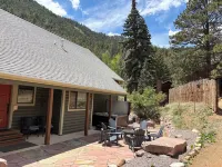 5 bd 4 bth, AC, fireplace, hikes, waterfalls, salt water hot tub, walk to town!