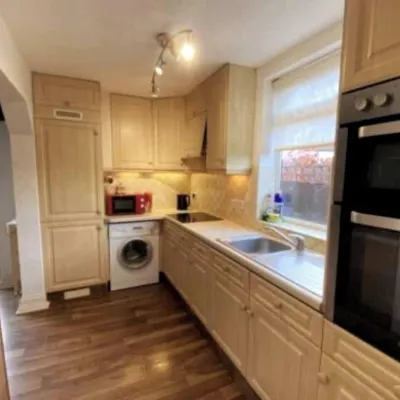 Room-furnished Spacious Double Room Near Hotels near Ricoh Arena