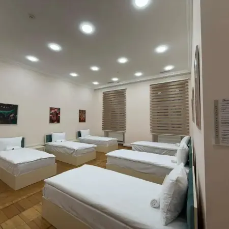 ALARA Inn HOSTEL & HOTEL Отели рядом с достопримечательностью «Площадь Свободы»