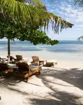 Noah Beach Hotel & Suites - Pemandangan Pantai