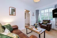 Spacious 3 Bed Home - Ideal for Business Stays - Hot Tub
