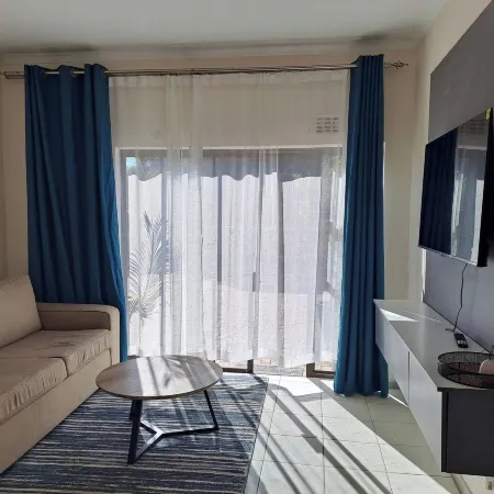 Hazel Haven 2 Guest House Отели рядом с достопримечательностью «Торговый центр West End Centre»
