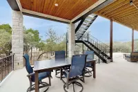 Spacious House With Ping-pong and Pool Table, Balcony With Water and Sunset View - 3-Star