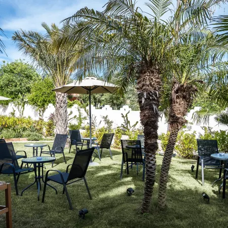 Loadstar Rooms & Suites