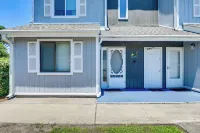 4 Mi to Cherry Grove Beach: Studio w/ Pool Access - Huoneistot
