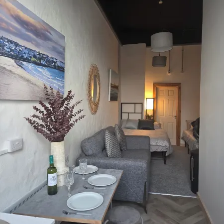Beachfront Studio Suite Downhill