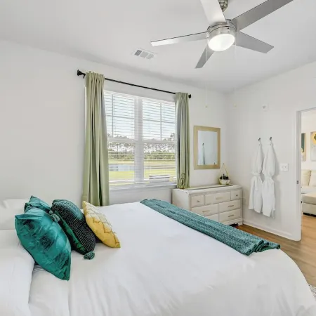 Lush Emerald Nr JAX INT Airport & Shopping