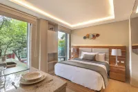 TO BE SUITES - Condos