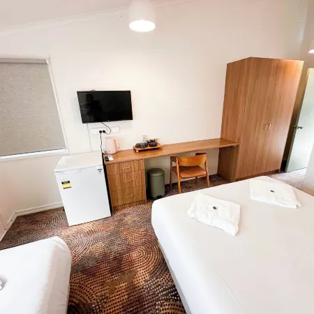Bateau Bay Hotel
