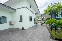 Luxurious 12-Bedroom Villa Retreat in Tambon Pong, Thailand - Wifi