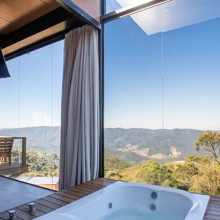 Charming Chalet With Fireplace and hot Tub! Vst044