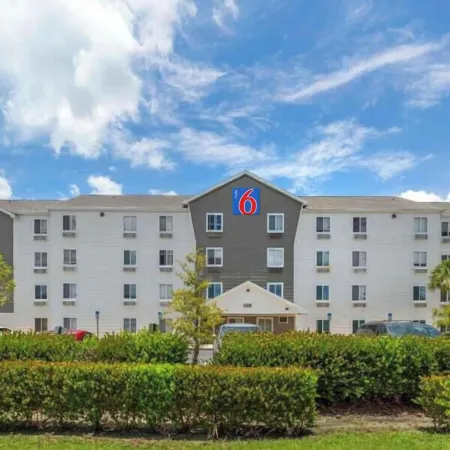 Motel 6 Suites Fort Myers FL