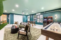 Playcation Putt Putt Pool Tiki Bar Game Room - balcony