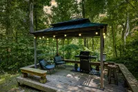 Whispering Waters 1 Bedroom Cabin by RedAwning - Chalets