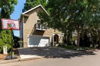 Hot Tub, Heated Pool, Fire Pit: 6 Mi to Campus - Boutique