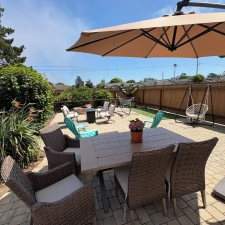Charming Coastal Getaway!3 Bed 2 Bath with 3 Private Yards. Clean. Dog Friendly.