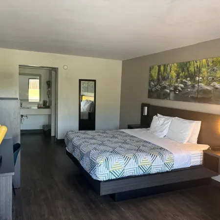 Clarion Pointe