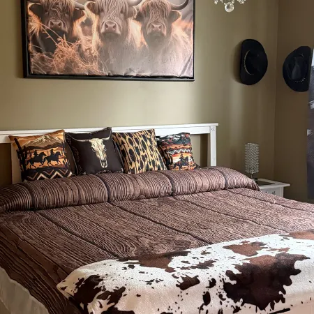 Serene 2-Bedroom Apartment with Private Entrance and Pool Access