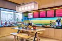 Aloft Denver Airport at Gateway Park - Pet-friendly