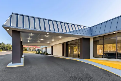 HomeTowne Studios by Red Roof Athens, TN - 3-Star