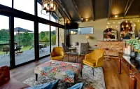 Dunkeld East Hotel - balcony