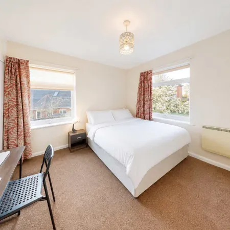 2BR Reading Apt Near Station Near Hospital