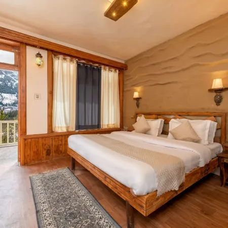 Beholden Stay & Cafe - Mountain View Boutique Stay in Old Manali