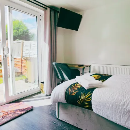 Bright & Modern 4BR House