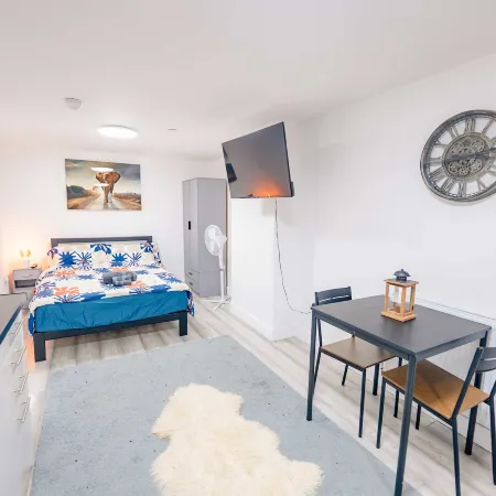 Spacious 9Bed Home - 9 En-Suites & Large Kitchen Hoteles en Roath