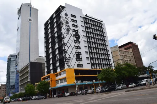 Onomo Hotel Maputo - ที่มีบาร์
