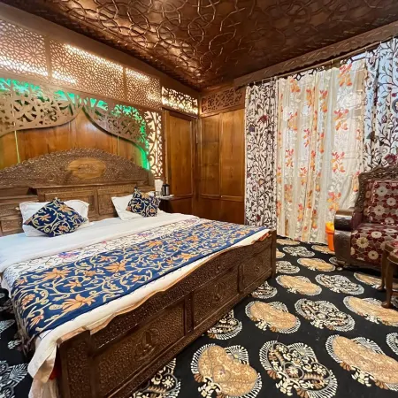 Young Shahzada Group of Houseboats