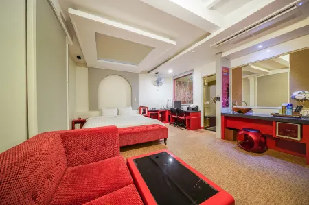 Thebay Hotel