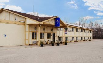 Faribault Hometown Inn & Suites