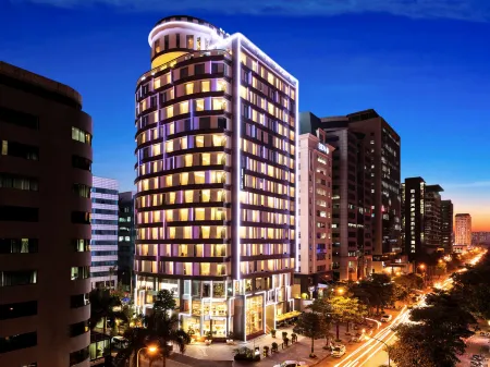 Novotel Suites Hanoi Отели рядом с достопримечательностью «Hanoi Train Street»