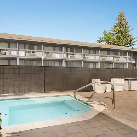 Days Inn by Wyndham Bend