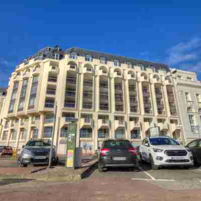 SOWELL HÔTELS Le Beach Hotel Exterior