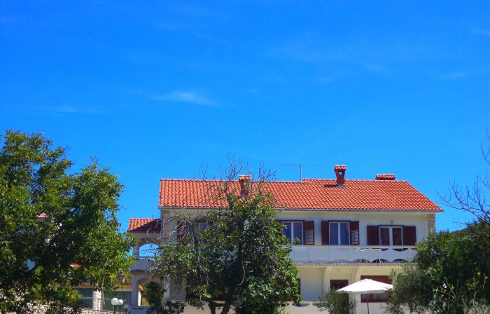 Spacious and Sunny Apartment, Island Rab