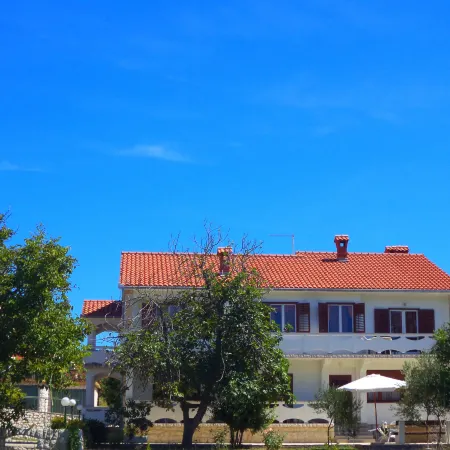 Beautiful Apartment with Balcony, Island Rab