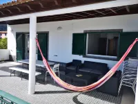 Holiday Home 2 Minutes from the Beach and Close to Major Tourist Attractions!