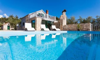 Villa with the Pool Near Vela Luka