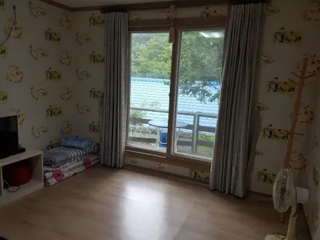 Goesan Hwayang Valley Geumsadam Pension Отели рядом с достопримечательностью «Goesanho»