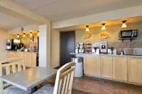 Super 8 by Wyndham Rapid City - sarapan