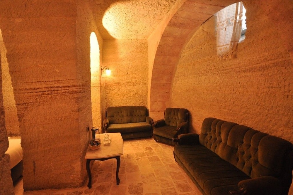 Kayatas Cave Suites