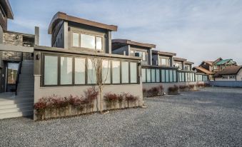 Gyeongju Meomulda Poolvilla