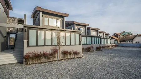 Gyeongju Meomulda Poolvilla Отели рядом с достопримечательностью «Международный Конвенционный Центр Гёнджу Хвабаек»