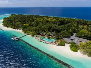 Royal Island Resort