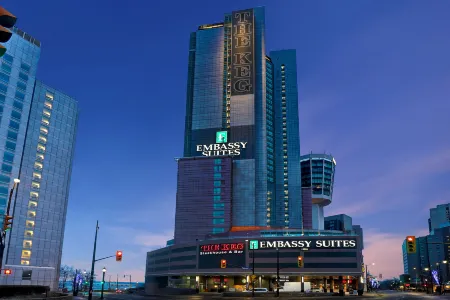Embassy Suites by Hilton Niagara Falls/ Fallsview Отели рядом с достопримечательностью «Башня Скайлон»